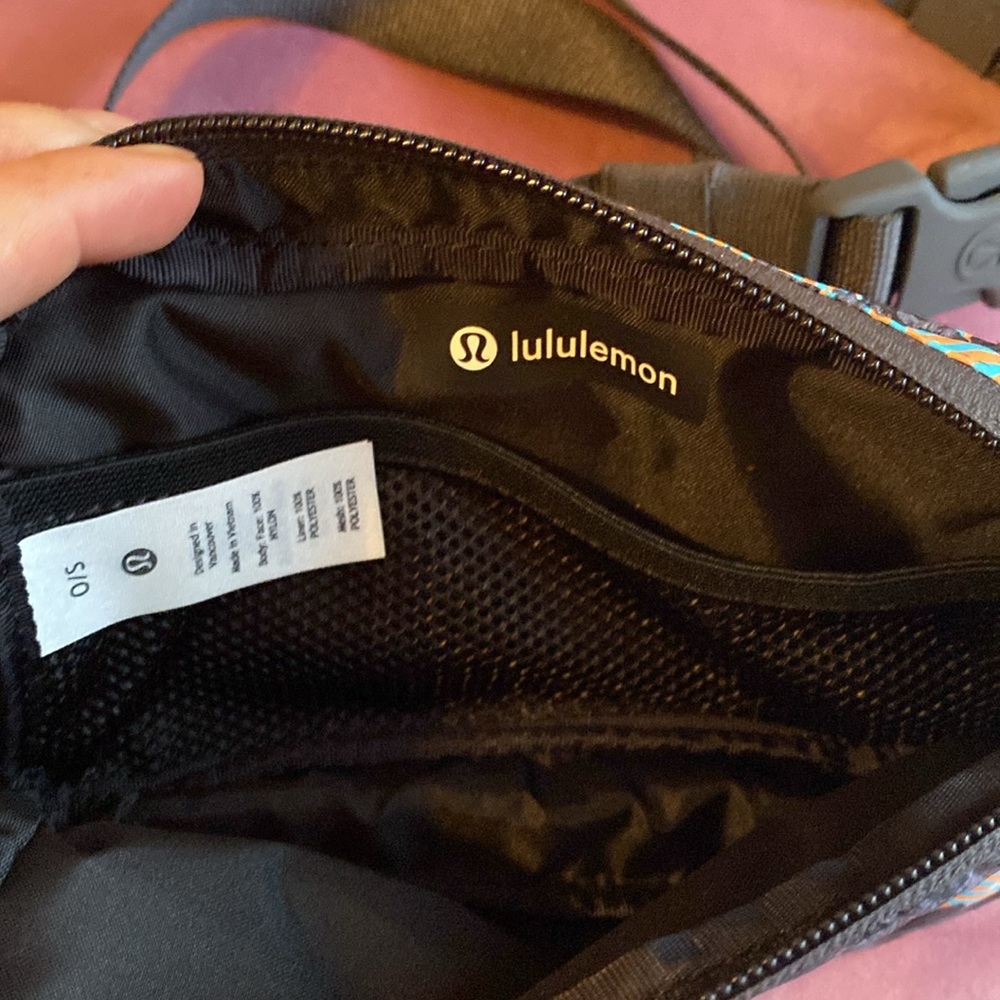Lululemon mini bag. - Picture 5 of 7